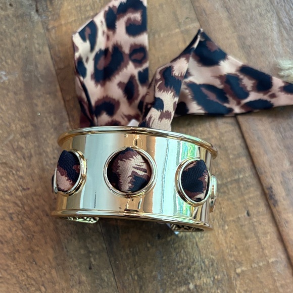 Nwt Gold and Brown Leopard Print Bracelet very pretty scarf tie - Picture 3 of 3
